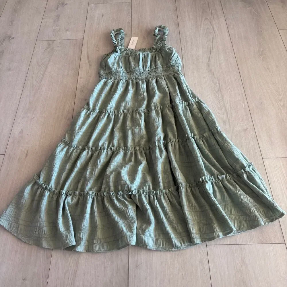 No comment girls light green dress size 14(L)